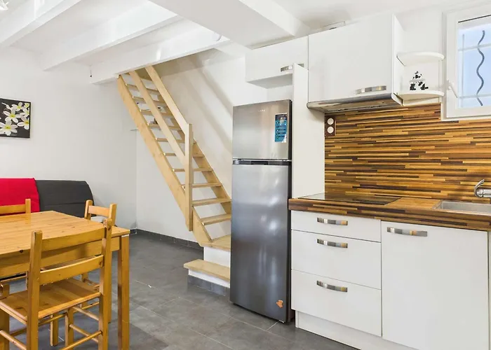 Appartement Duplex Climatisé Avec Terrasse, 1 Chambre, Parking Privé, Proche - Fr-1-326-559 *